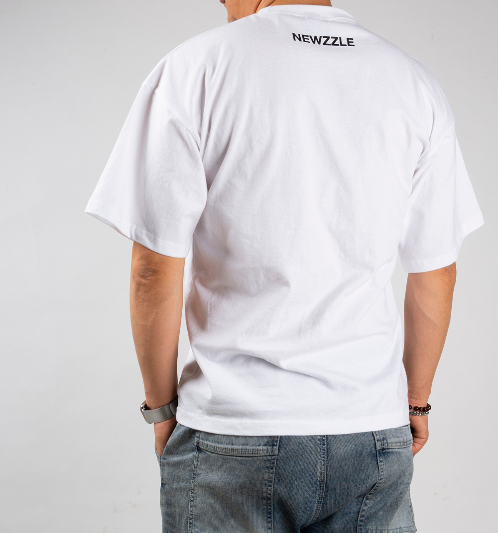 반팔 티셔츠 모델 착용 이미지-S1L3